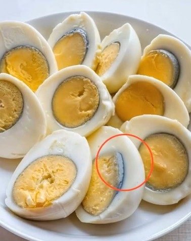 What Causes the Green Ring Around Hard-Boiled Eggs?